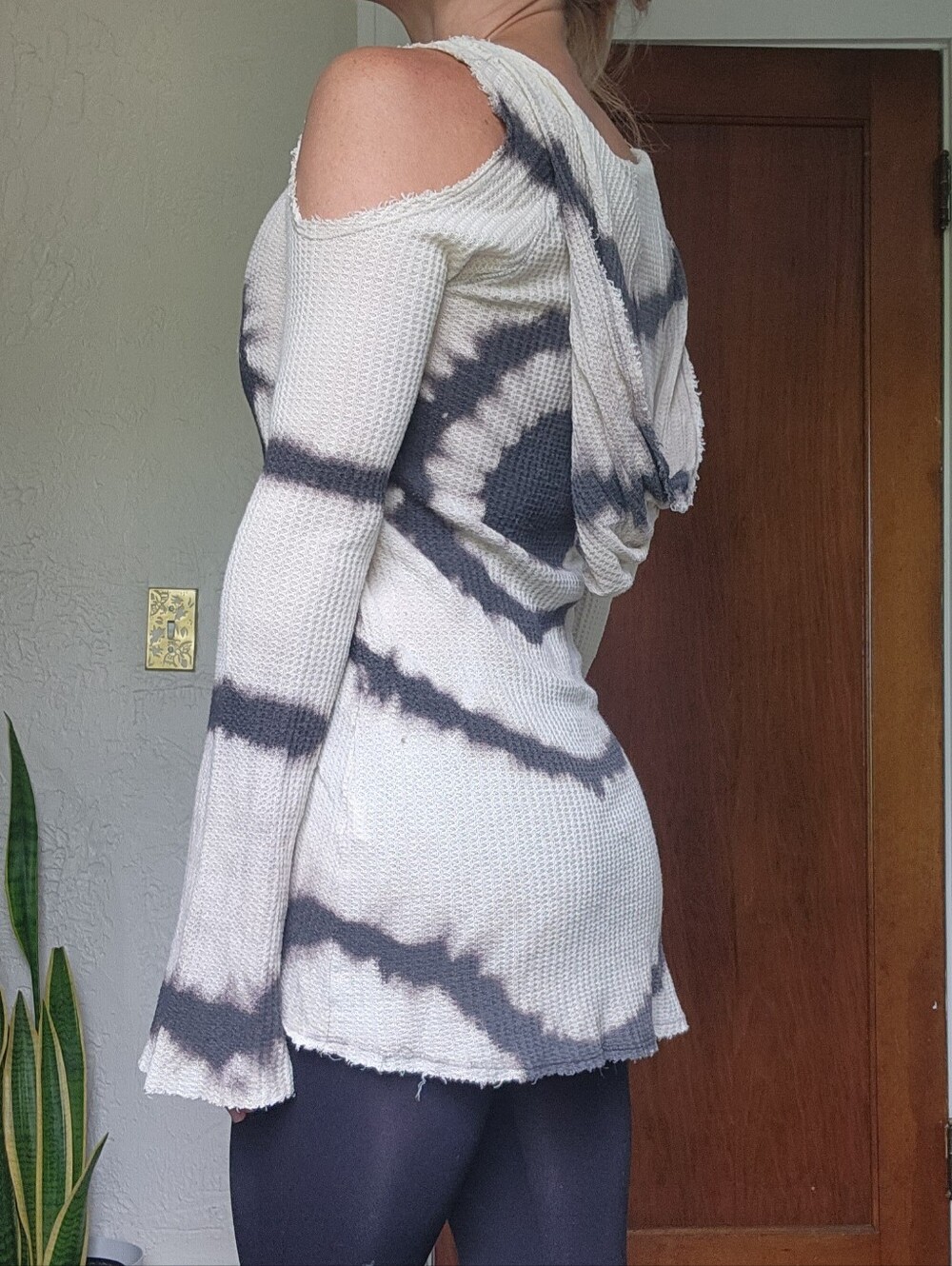 T PARTY Tie-dye Cold-shoulder Waffle Knit Pullover Hoodie Top, Size Small